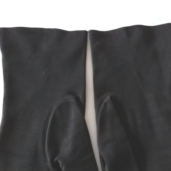 4/$20 Vintage Stitched Floral Pair of Black Gloves - Picture 5 of 6